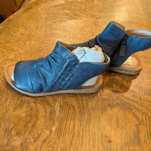 Women’s Open-Toe Leather Sandals in Dark Blue